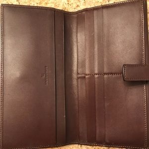 Burberry women's wallet. In great condition !